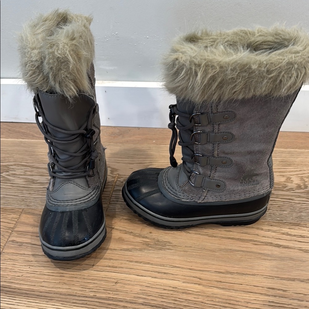 Sorel Kids Boots in Gray and Black